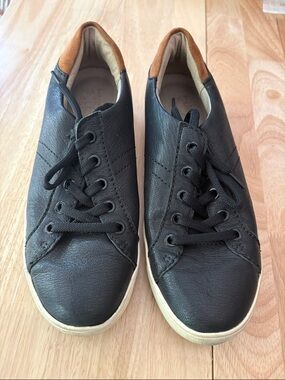 Naturalizer Black Leather Sneakers with Cream Sole and Tan Collar Accent